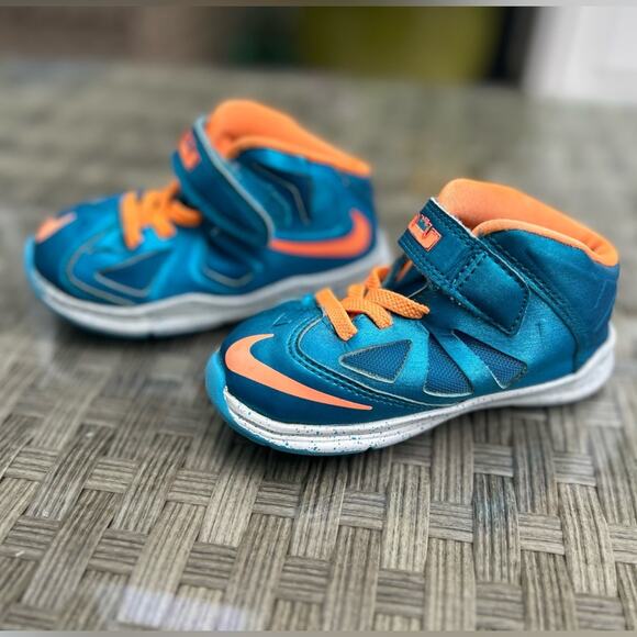 Nike LeBron High Top Sneakers Kids Size 8C - Picture 1 of 5